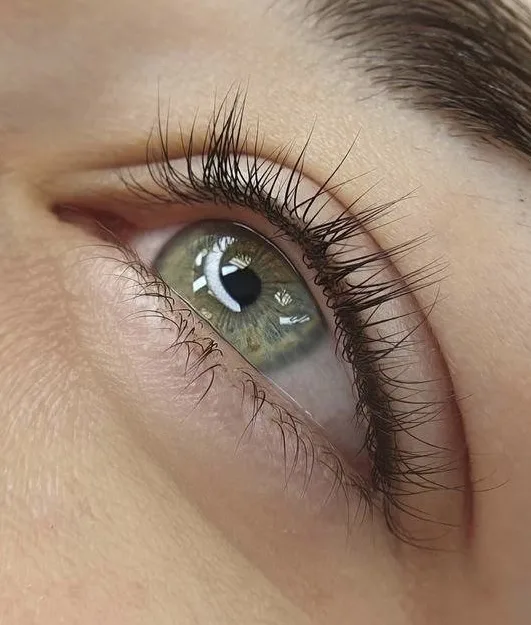 Ras de cils superieur maquillage permanent